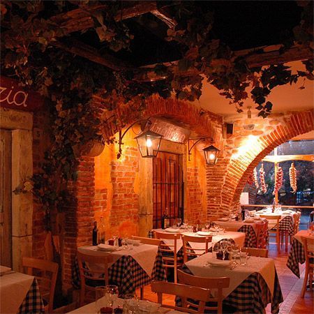 Italian Restaurant Interior Design, Italian Restaurant Design, Italian Restaurant Interior, Italian Restaurant Decor, Italy Restaurant, Restaurant Vintage, Italian Bistro, Bar In Casa, Italian Cafe