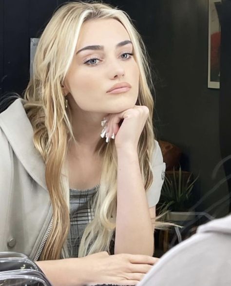 Meg Donnelly, Zombie Disney, Girl Celebrities, Elle Fanning, Fav Celebs, Hair A, Celebrity Pictures, Aesthetic Outfits, Supergirl