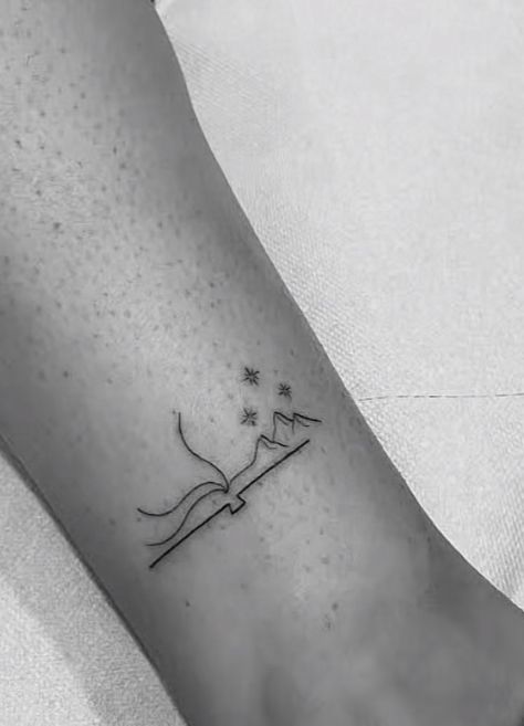 Book And Stars Tattoo, Velaris Stars Tattoo, Acotar Star Tattoo, Dainty Bookish Tattoos, Fine Line Acotar Tattoo, Book Mountain Tattoo, Acotar Tattoos Minimalist, Small Acotar Tattoo, A Court Of Silver Flames Tattoo