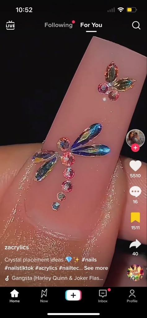 Cute Acrylic Nails Bling, One Gem Nails, Rhinestones Nail Art, Cute Nails Gems, Funky Nails With Gems, Barbiecore Aesthetic Nails, Gem Placement On Nails Ideas, Thumb Rhinestone Placement, Colored Gem Nails