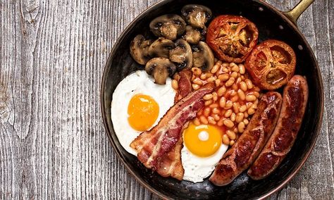 US woman lists 23 reasons why British people are better than Americans Breakfast Bacon, Menu Sarapan Sehat, Breakfast Casserole Bacon, Breakfast Platter, Full English Breakfast, Bacon Eggs, Bacon Breakfast, Breakfast Casserole Sausage, Hash Brown