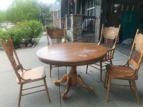 Oak Table With Metal Chairs, Round Dining Table Paint Ideas, Painted Oak Dining Table And Chairs, Painting Oak Dining Table And Chairs, 80s Dining Table Makeover, Round Dining Table Vintage, Vintage Round Table And Chairs, Oak Pressed Back Chairs Makeover, Repainted Kitchen Table And Chairs