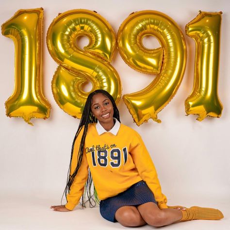 Hbcu Decision Day, Decision Day Pictures, Decision Day Photoshoot, Decision Day, College Acceptance, Day Pictures, Grad Pics, Graduation Photos, Graduation Pictures