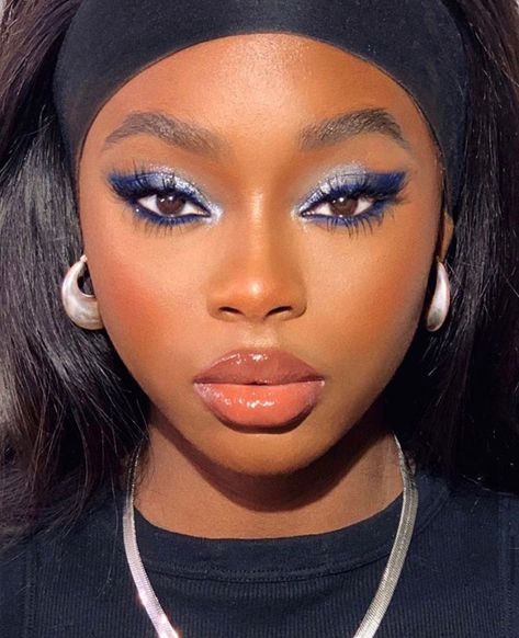 Blue Eyeshadow Looks, Mekap Mata, Blue Makeup Looks, Smink Inspiration, Black Makeup, Makeup Eye Looks, Blue Eyeshadow, Eye Makeup Art, Dark Skin Makeup