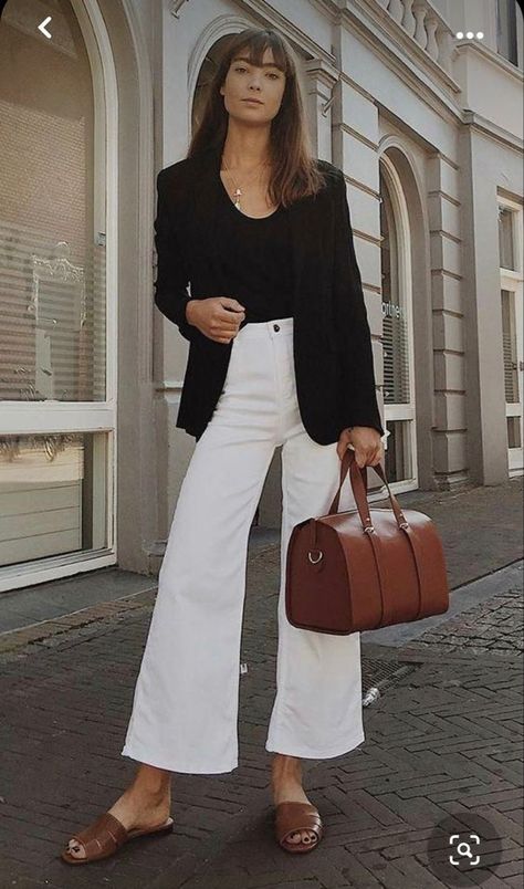 Minimalist Moda, Black And White Outfit, Jean Flare, Casual Work Outfits, Fashion Weeks, Mode Inspo, Business Casual Outfits, Looks Style, Mode Inspiration