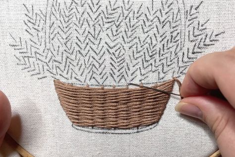 Learn how to create gorgeous textures using the basket weave technique and stitch a beautiful lavender basket embroidery. Patchwork, Chain Stitch, Basket Embroidery, Lavender Basket, Basket Stitch, Lavender Embroidery, Vintage Baskets, Embroidery Ideas, Basket Weave