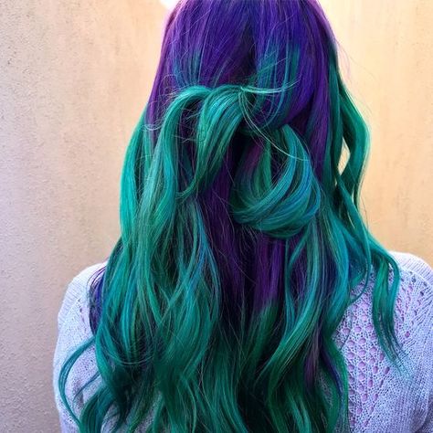 Kaleidoscope Hair, Hairstylist Inspiration, Two Tone Hair Color, Purple And Green Hair, Emerald Hair, Yellow Hair Color, Green Hair Dye, Making Wigs, Hair Colour Design