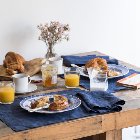 Huddleson Linens - Indigo Navy Blue Linen Napkin - Pure Italian Linen Napkins - Solid Colored - Continental Breakfast Navy Tablecloth, Blue Linen Napkins, White Paper Lanterns, Indigo Cloth, Linen Dinner Napkins, Blue Napkins, Dinner Table Setting, Navy Blue Linen, White Napkins