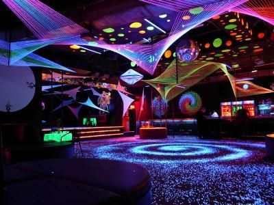 Rave Cave Ideas, Blacklight Bedroom, Blacklight Room, Black Light Room, House Party Decorations, Trippy Room, Blacklight Party, Hippy Room, Neon Party