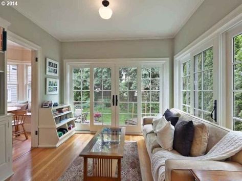 Cool 20+ Unordinary Sunroom Design Ideas For Interior Home Modern Farmhouse Sunroom, Farmhouse Sunroom, Sunroom Makeover, Sunroom Decor, Dutch Colonial Homes, Small Sunroom, Family Room Addition, Four Seasons Room, Sunroom Addition