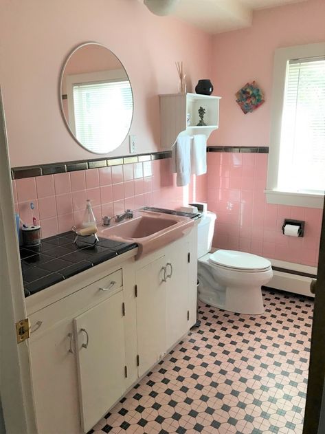 50s Bathroom Remodel, 1950s Bathroom Decor, Retro Bathroom Ideas, 50s Bathroom Decor, Moroccan Inspired Bathroom, 50s Bathroom, 1950s Bathroom Remodel, 1950s Bathroom, Pink And Black Bathroom