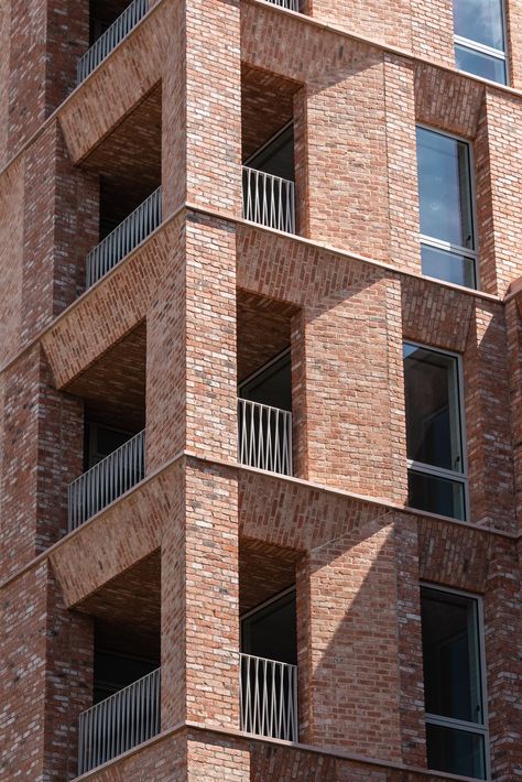 Brick Cladding, Brick Detail, Brick Arch, Facade Architecture Design, Walter Gropius, Brick Architecture, Brick Facade, Brick Design, Building Facade