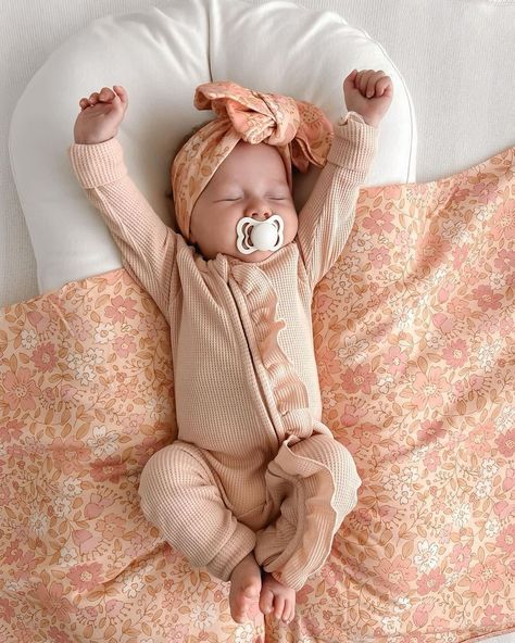 Goldie Floral swaddle and topknot, paired with the Shell romper 🌼 what a sweet, sweet look…. Coming tomorrow at 11am! Image @raisingfourgoldens Newborn Baby Hospital, Floral Swaddle, Mom Dad Baby, Baby Fits, Dad Baby, Cotton Jersey Fabric, Dream Baby