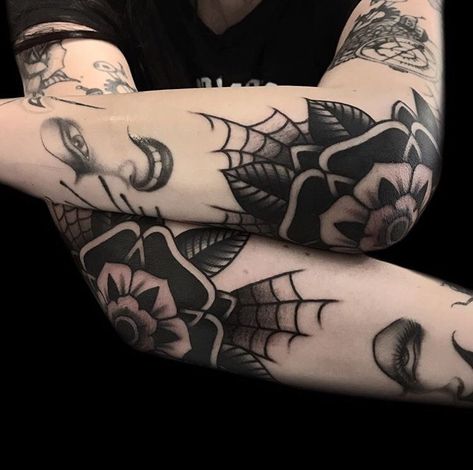 Tato Tradisional, Spider Web Tattoo, Web Tattoo, Traditional Sleeve, Kunst Tattoos, Traditional Tattoo Sleeve, Elbow Tattoos, Inspiration Tattoos, Tattoo Traditional