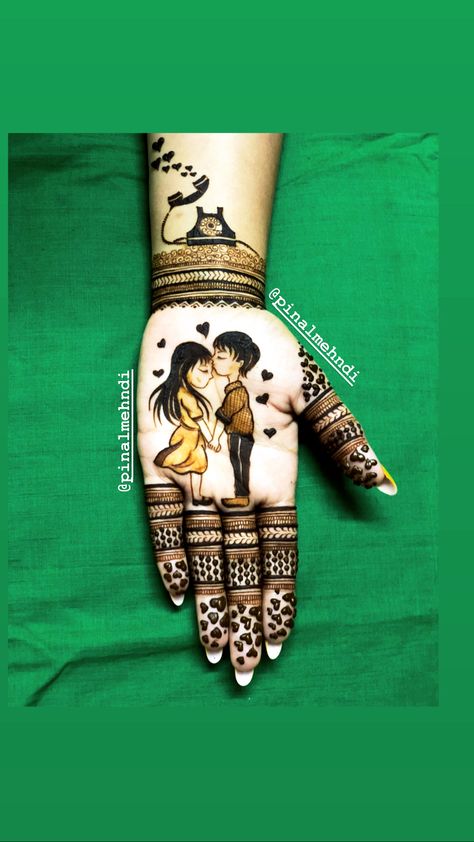 Couples Mehndi Design, Cute Couple Mehndi Design, Couple Mehandi Designs, Figure Mehndi Designs, Couple Mehndi Design, Couple Mehndi, Karva Chauth Mehndi Designs, Beautiful Simple Mehndi Design, Peacock Mehndi Designs