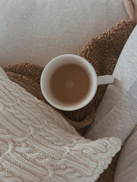 Cream Fall Aesthetic, Warm Coffee Aesthetic, Warm White Aesthetic, White Autumn Aesthetic, Fall Neutral Aesthetic, Warm Tone Aesthetic, White Fall Aesthetic, Warm Tones Aesthetic, Neutral Fall Aesthetic