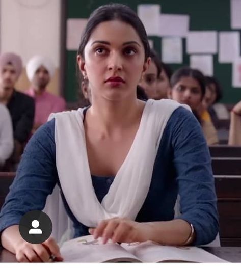 Preeti Kabir Singh Look, Kiara In Kabir Singh, Preeti In Kabir Singh Outfits, Medical Dress, Happy Love Songs, Kabir Singh, Bollywood Outfits, Pinterest Makeup, Face Sketch