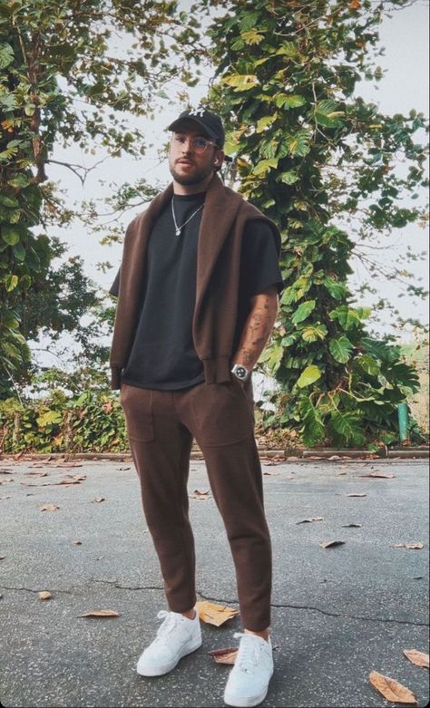 White Guy Fashion, Mens Concert Outfit Rap, Modest Mens Outfits, Moreno Outfit Men, Men Fall Outfits Dressy, Men Outfit Inspo Aesthetic, Men Brown Outfit, Black Men Business Casual Outfits, Black Men Style Classy