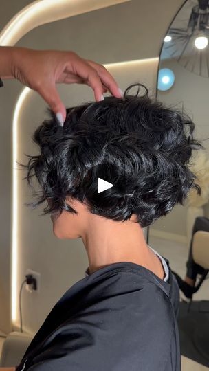 145K views · 3.7K reactions | Signature curls on a short bob is definitely a fun look! Of course we used our @dhwhealthyhair ULTIMATE Perfect SILKPRESS SYSTEM for the super thermal protection and frizz control. | Kayla Symone | Beyoncé · SWEET ★ HONEY ★ BUCKIIN' Short Curly Layered Bob, Bob Cut Styles, Curly Sew In, Straightening Natural Hair, Ethnic Hair, Short Box Braids Hairstyles, Scrub Corpo, Layered Short, Sew In Hairstyles