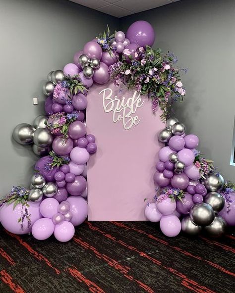 Birthday Photobooth Ideas Backdrops, Purple Bridal Shower Ideas, Congratulations Decorations, Birthday Photobooth Ideas, Tangled Theme, Party Tricks, Balloon Gifts, Mrs Robinson, Photobooth Ideas