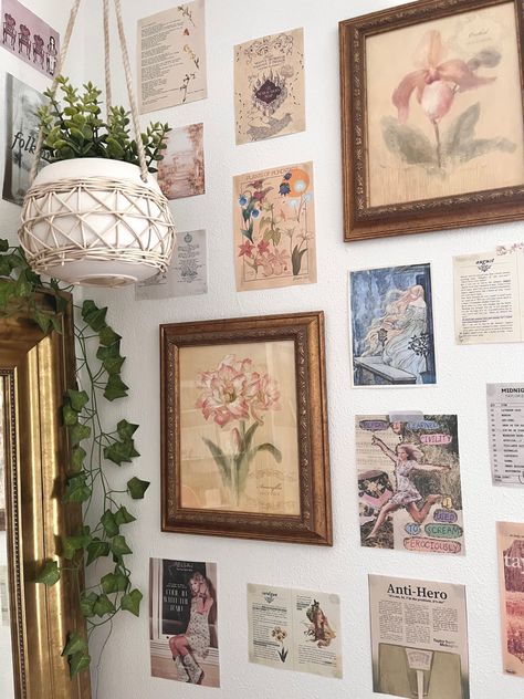 Wall Deco Inspo Aesthetic, Vintage Posters Wall Decor, Elegant Vintage Room Aesthetic, Italy Inspired Room, Plant Coquette Room, Dainty Wall Decor, Vintage Flower Room Decor, Shabby Chic Accent Wall, Maximalist Bedroom Wall Decor