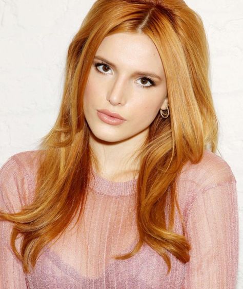 Bella Thorne Bella Thorne Hair, Spicy Pisces, Funky Party, People Reference, Film Crew, Roleplay Characters, Bella Thorne, Dark Hair, It Cast