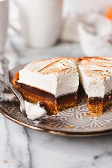 Pumpkin S'mores Tart - bethcakes Thanksgiving Tarts Desserts, Winter Tarts Dessert, Thanksgiving Tart Recipes, Autumn Tart Recipes, Autumn Tarts, Fall Tart Recipes, Thanksgiving Tarts, Thanksgiving Tart, Gingerbread Tart