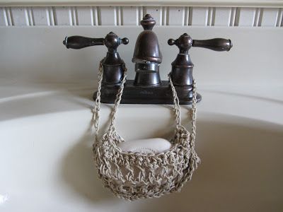 Folly Cove Fiber Freak, a blog by Leslie Wind: A Soap Hammock Crochet Room, Savon Diy, Beginner Crochet, Crochet Kitchen, Granny Chic, Small Projects, Crochet For Home, Yarn Projects, Soap Holder