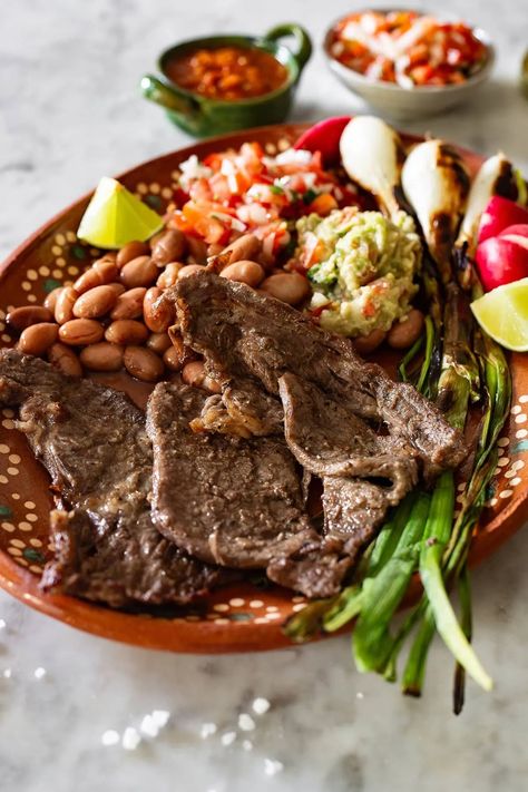 Carne Asada Seasoning Carne Asada Plate Ideas, Mexican Carne Asada Party, Carne Asada Party Set Up, Carne Asada Side Dishes Mexican, Carne Asada Plate, Carne Asada Aesthetic, Carne Asada Sides, Carne Asada Seasoning, Carne Asada Grilled