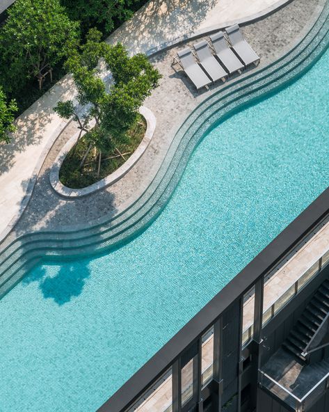 The Line Wongsawang by Sansiri | Wison Tungthunya & W Workspace Swimming Pool Designs Luxury, Swimming Pool Aesthetic, Pool House Ideas, Hotel Landscape, Indoor Pool Design, Swimming Pool Landscaping, Luxury Swimming Pools, Luxury Landscaping, Pool Water Features