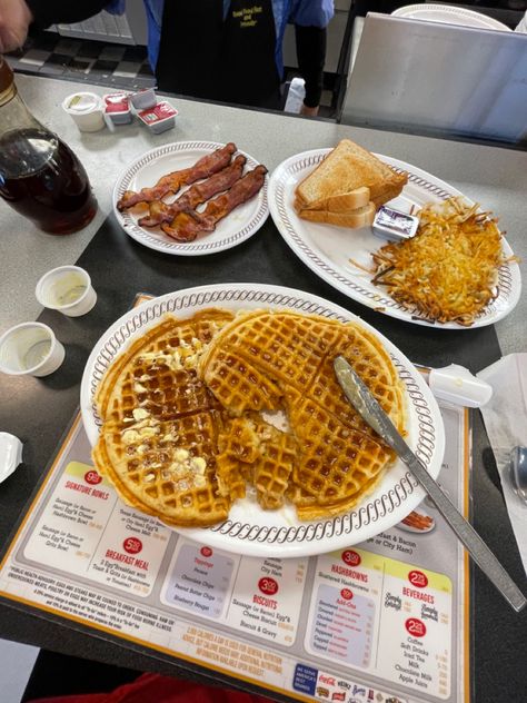 Eggo Waffles Aesthetic, Waffle House Food, Waffle House Aesthetic, Waffles Aesthetic, Food For Special Event, Waffle House, House Aesthetic, Food Spot, Food Babe