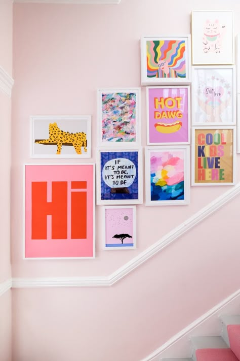 Joyful Bedroom Ideas, Fun Wall Art Ideas, Colorful Art Wall, Fun Wall Art Prints, Creative Wall Art Decor, Lettering Wall Art, Posters Living Room, Hallway Gallery Wall, Hallway Wallpaper