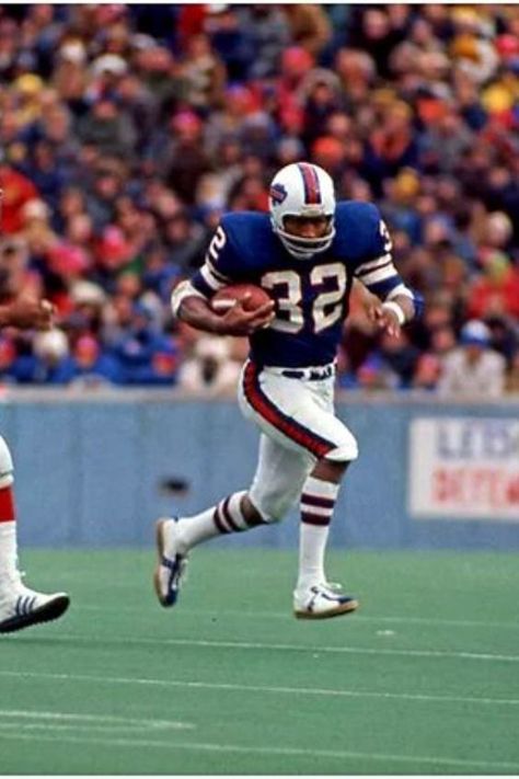 Oj Simpson Football, Nfl Highlights, Usc Football, Oj Simpson, Buffalo Bills Football, Running Bag, Bills Football, Football Images, Nfl Football Teams