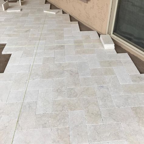 Venetian Outdoors | Pools on Instagram: “What do we think of this white marble in the herringbone pattern? We love this product! . .. . . . . . . . #pool #spa #sunset #sun #fire…” Herringbone Pool Deck, White Travertine Pool Deck, Herringbone Patio, Travertine Pool Decking, Travertine Pool, Patio Tiles, Herringbone Floor, Chevron Patterns, Herringbone Tile