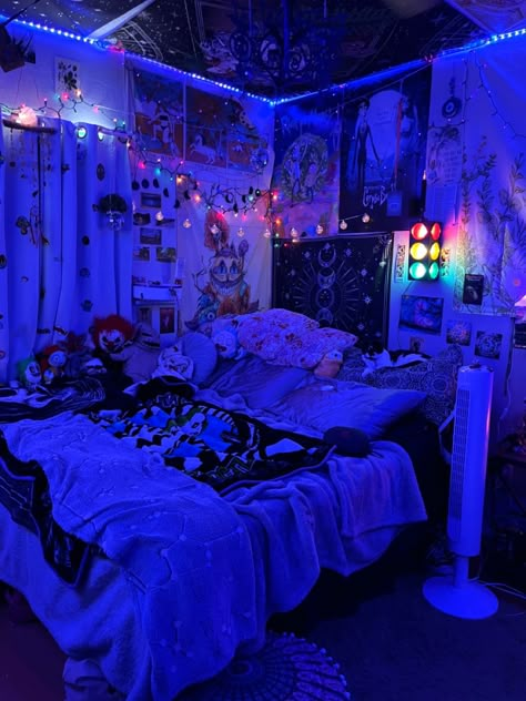 Painting Room Ideas Bedrooms, Blue Y2k Bedroom, Cybergoth Bedroom, Blue Goth Room, 2020 Room Aesthetic, Cybergoth Room, Space Room Aesthetic, Hippie Aesthetic Bedroom, Glow In The Dark Bedroom