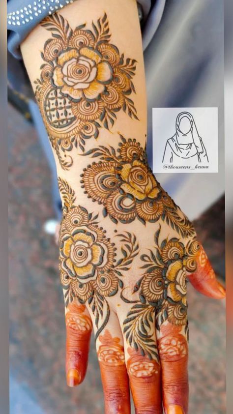 Back Side Design Mehndi, Rose Flower Henna Design, Flower Mehndi Designs Front Hand, Flowers Mehendi Designs, Flower Mehandi Designs, Flower Mehendi Designs, Front Side Mehndi Design, Mehndi Designs Back Side, Back Side Mehndi Design