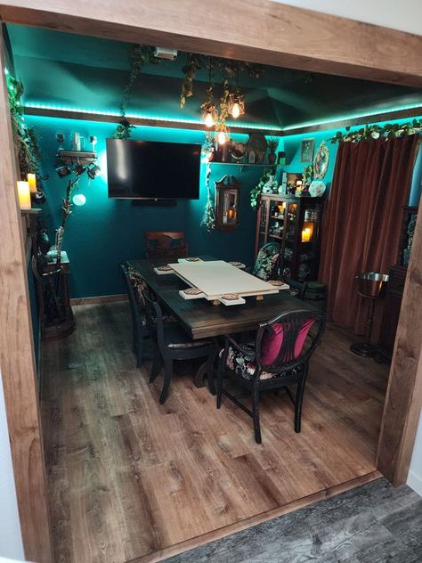 Dnd Room Ideas, Dungeons And Dragons Room, Dnd Decor, Tavern Decor, Dnd Room, Dungeon Room, Games Room Inspiration, Dungeons And Dragons Decor, Nerd Room