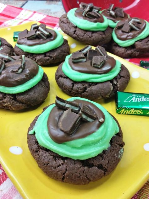 Andes Mint Grasshopper Cookies Recipe Grasshopper Cookies, Andes Mint Cookies, Chocolate Mint Cookies, Chocolate Melting Wafers, Best Christmas Cookie Recipe, Andes Mint, Mint Brownies, Holiday Cookie Exchange, Mint Cookies