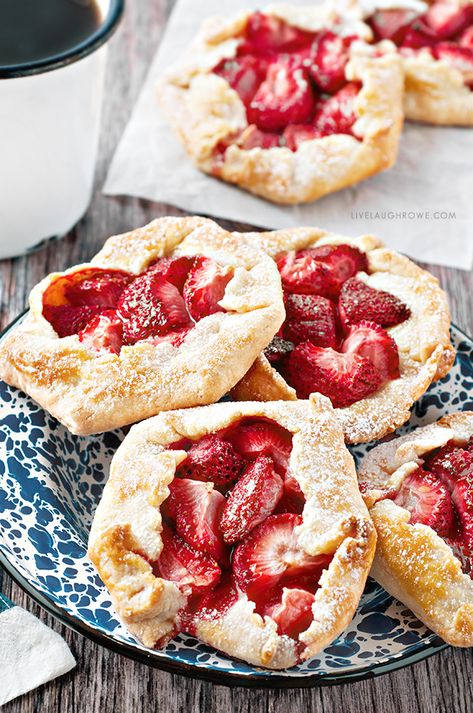 Strawberry Galettes, Peach Pound Cakes, Butter Pastry, Rustic Dessert, Butter Crust, Galette Recipe, Flaky Pie Crust, Fruity Desserts, Hand Pies