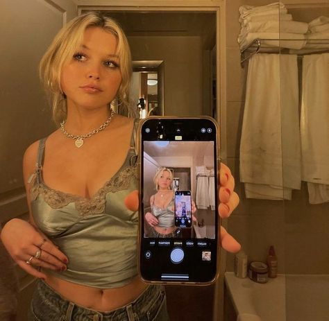 Instagram Mirror Selfie, Spiegel Selfie, Mirror Selfie Poses, Poses Instagram, Selfie Poses Instagram, Pic Pose, Insta Pictures, Foto Poses, Best Photo Poses