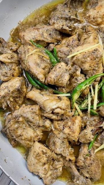 Zarri Foods on Instagram: "Apka Birthday Month Konsa Hai ? | White Chicken Karahi 😋 . . Ingredients:📝 For Marination: ▶️ Half Kg Chicken ▶️ 2 Tbsp Yogurt ▶️ 1 Tsp Ginger Paste ▶️ 1 Tsp Garlic Paste ▶️ 1 Tsp Chili Powder ▶️ To Taste Salt ▶️ 2 Tsp Black Pepper ▶️ 3 Tsp Coriander Powder For Curry: ▶️ Oil ▶️ 1 Large Onion ▶️ 2 Tbsp Cashews ▶️ 4-5 Green Chilies ▶️ 2 Tbsp Yogurt ▶️ 1 Cup Cream Follow ▶️ @zarrifoods . . . . . . . . . . . . #whitechickenkarahi #zarrifoods #chickenrecipe #chickenkarahi #chickenlover #foryoü #zarifood #pakistanifood #creamychicken #reelsinstagram #recipeideas #reeltrending #chickenkarahi" White Chicken Karahi, White Karahi, Chicken Kadai Recipe, Kadai Chicken, Chicken Karahi Recipe, Karahi Recipe, Chicken Karahi, Chicken Thighs Recipes, Ginger Paste