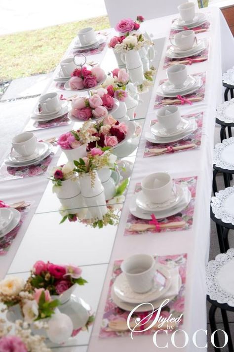 Selamat Hari Valentine, Vintage Tea Parties, Tea Party Table, High Tea Party, Tea Cups And Saucers, Party Deco, Tea Party Decorations, Hari Valentine, Bridal Tea