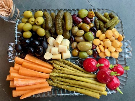 Bring Back the Relish Tray - Home MadeHome Made Relish Dish Ideas, Relish Trays Ideas Parties, Relish Tray Ideas Parties, Pickle Tray Ideas, Relish Tray Ideas, Board Meals, Pickle Tray, Deli Ideas, Things To Cook