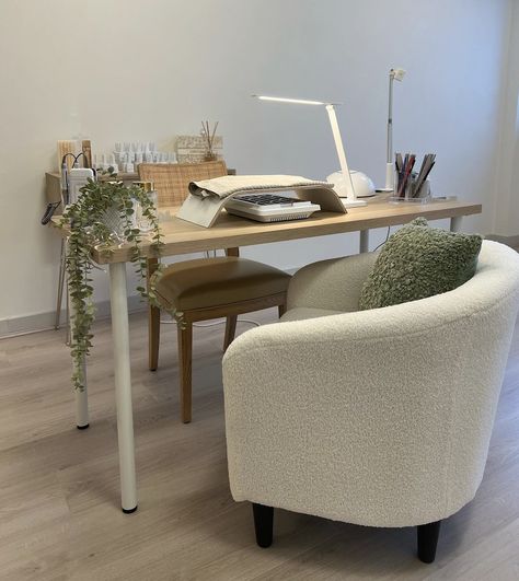 Salon Interior Goals | We are loving the calming neutral designs of @glossedbydan recent salon renvovation.  #salondecor #salon #saloninterior #salonrated #featuredsalon Small Nail Desk, Home Nail Studio Decor, At Home Nail Tech Room, Korean Nail Studio, Nail Salon Inspo Decor, Nail Studio At Home, Nail Home Studio, Nail Tech Ideas, Korean Nail Salon