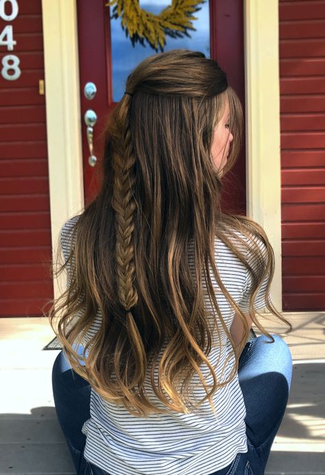 half up half down + fishtail braid! thanks lainy!❤️ Fishtail Braid Half Up Half Down, Half Up Half Down Plait, Half Up Fishtail Braid, Hairstyles Fishtail, Braid Half Up, Pretty Braid, Braid Half Up Half Down, Braided Half Updo, Fishtail Hairstyles