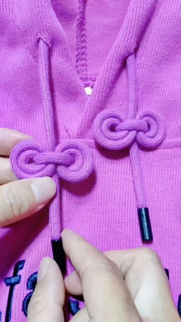 Hoodie Knots Diy, How To Tie Hoodie Strings, Hoodie String Knots, Hoodie Ties, Knot Ideas, Sewing Tricks, String Crafts, Knots Diy, Rope Knots