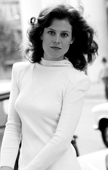 Sigourney Weaver Sigourney Weaver Young, Sigourney Weaver, Actrices Hollywood, Famous Women, Famous Faces, Best Actress, American Actress, Celebrities Female, Pretty Woman