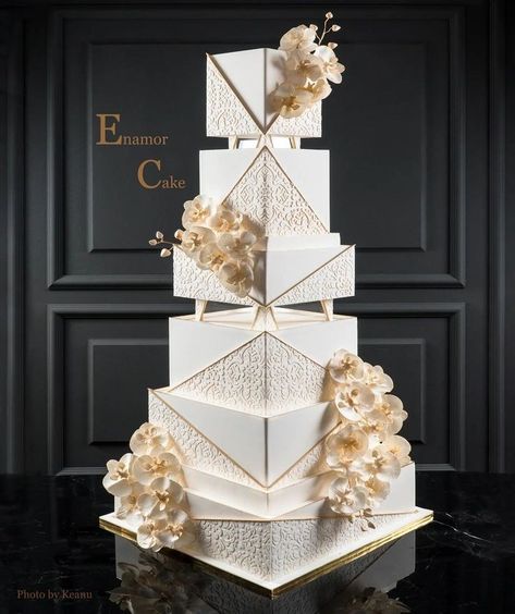 Luxurious Wedding Cake, Final Cake, Luxury Wedding Cake Design, Nice Cakes, Fancy Wedding Cakes, Extravagant Wedding Cakes, Fab Cakes, Cake Design Inspiration, Fondant Cake Designs