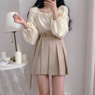 Korean style (한국 스타일)🇰🇷 (@k.orean.style) • Instagram photos and videos Beige Kawaii, Light Academia Fashion, Light Academia Outfit, Academia Aesthetic Outfit, Rok Outfit, Hogwarts Dr, Outfit 2023, Alice Cullen, Date Night Outfits