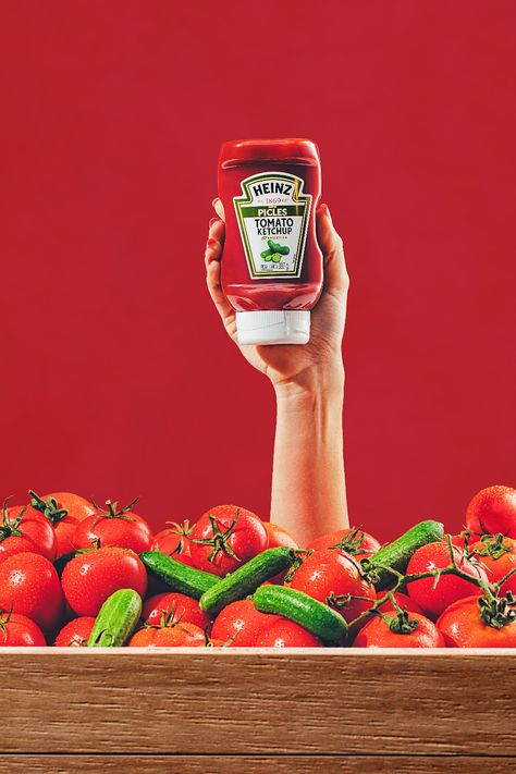 HEINZ | 2022 | Estúdio Bingo on Behance Video Graphic Design, Creative Product Photography, Heinz Ketchup, Heinz Tomato Ketchup, Photography Graphic Design, Colors Art, Food Ads, Tomato Ketchup, Advertising Poster